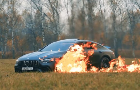 Поли со бензин Mercedes од 145.000 евра и го запали! (видео)