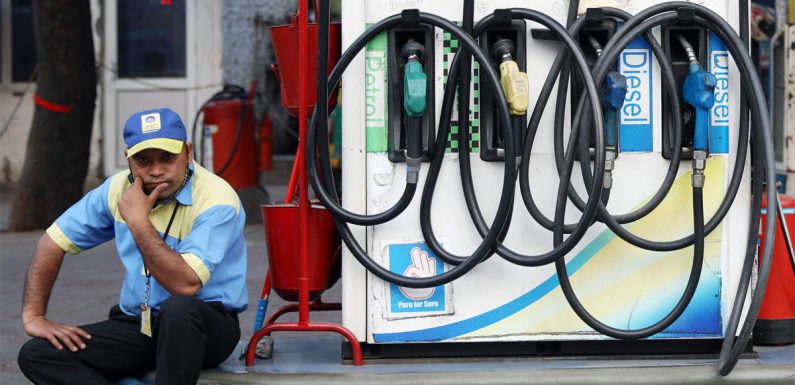 Новогодишна клацкалка со цените на горивата – бензинот поскапува, дизелот поевтинува