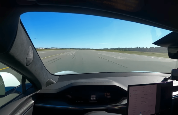 Tesla Model S достигна 348 km/h (видео)