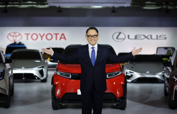 Акио Тојода го напушта кормилото на Toyota