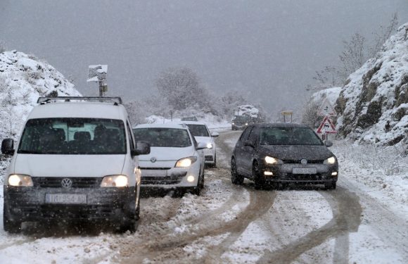 Возење во снежни услови: Само трпение и внимание