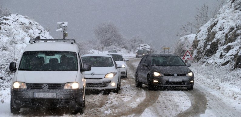 Возење во снежни услови: Само трпение и внимание